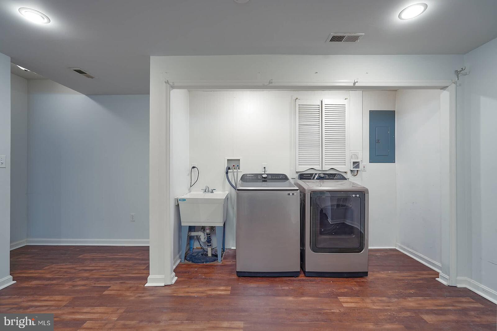 ROBIN MEADOWS - Residential