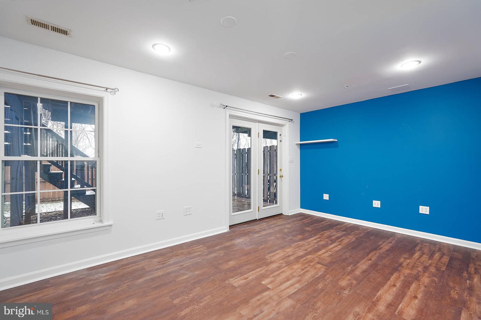 ROBIN MEADOWS - Residential