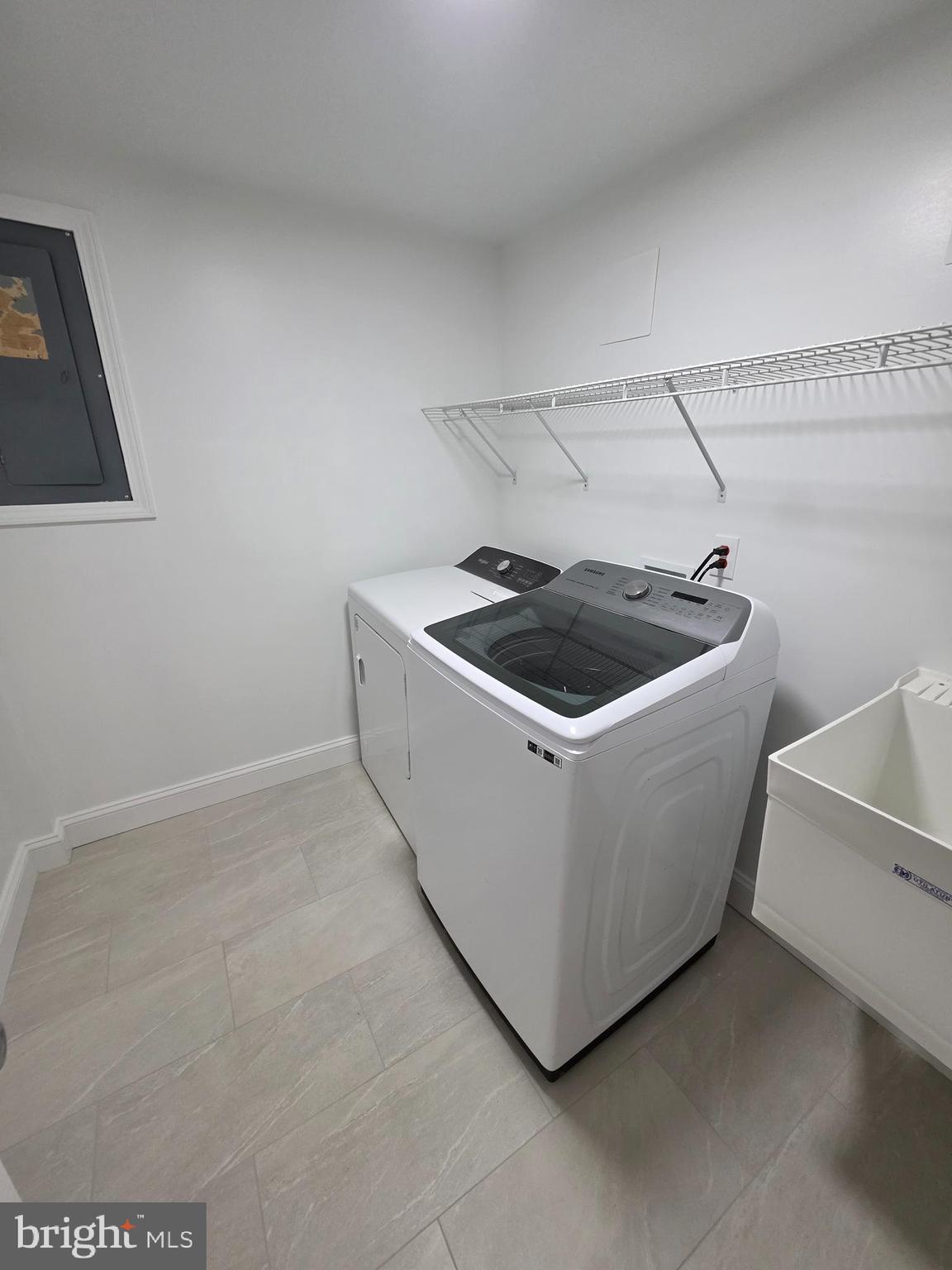 BURGUNDY FARM - Residential Lease