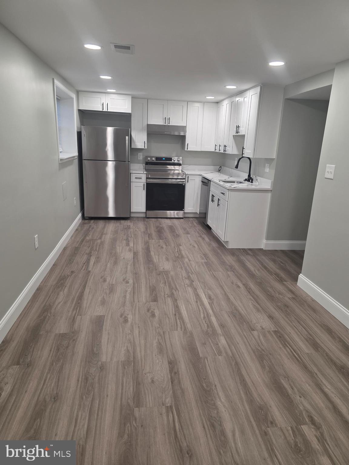 BURGUNDY FARM - Residential Lease