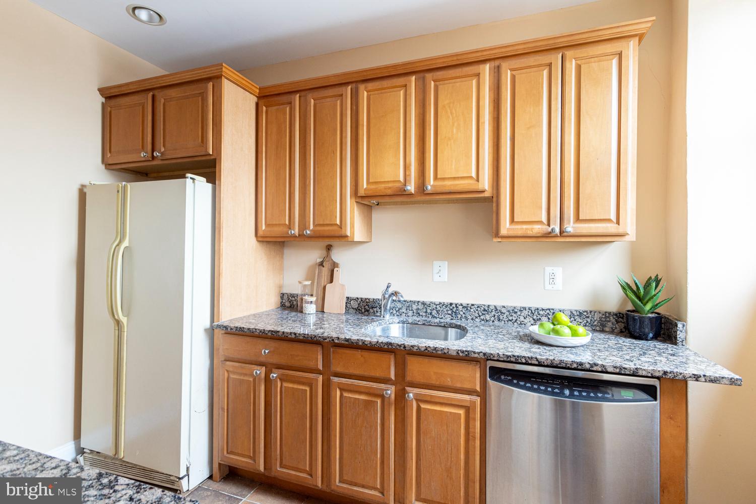 WASHINGTON SQ WEST - Residential Lease