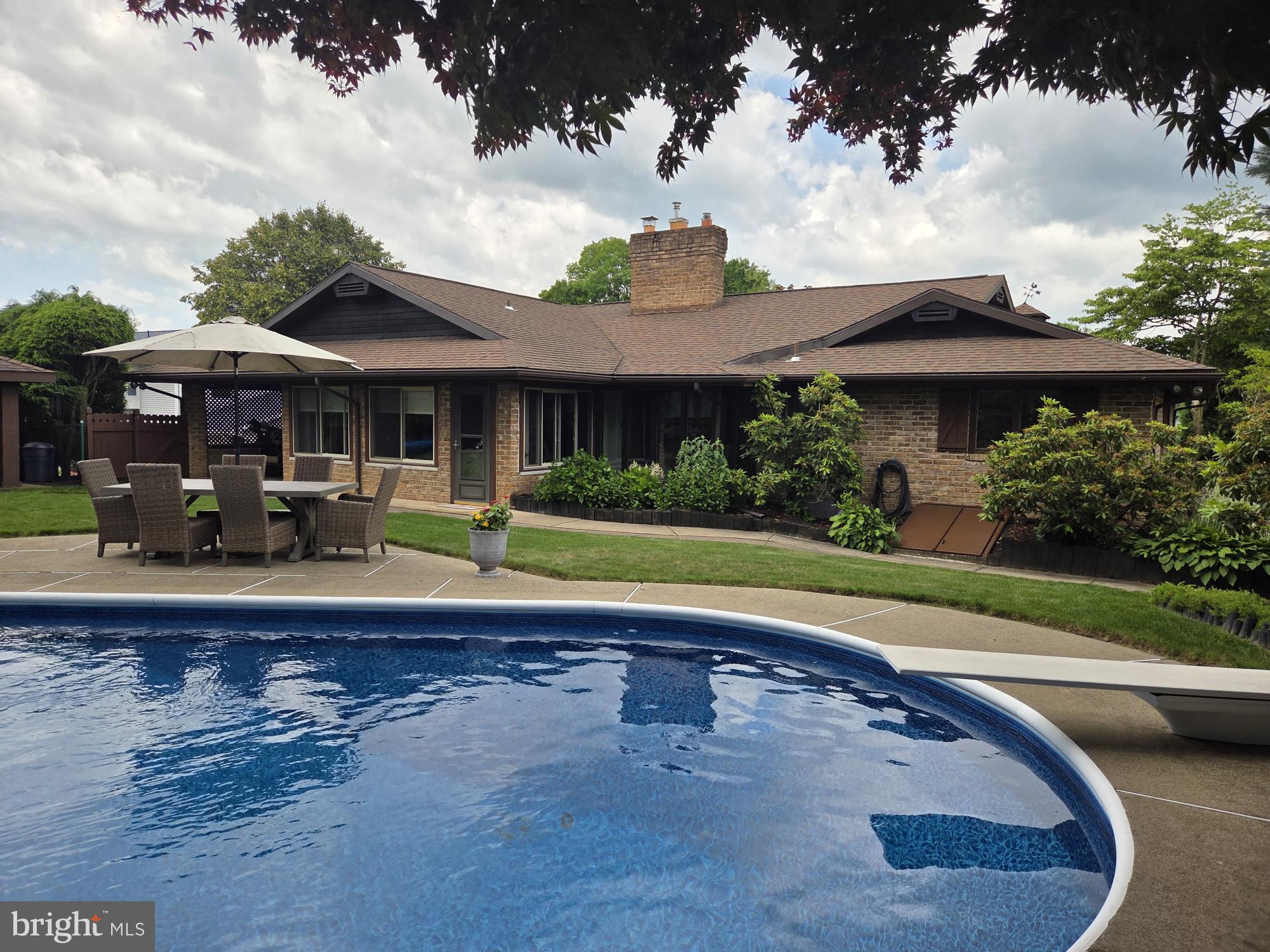 10 PINE ROAD
