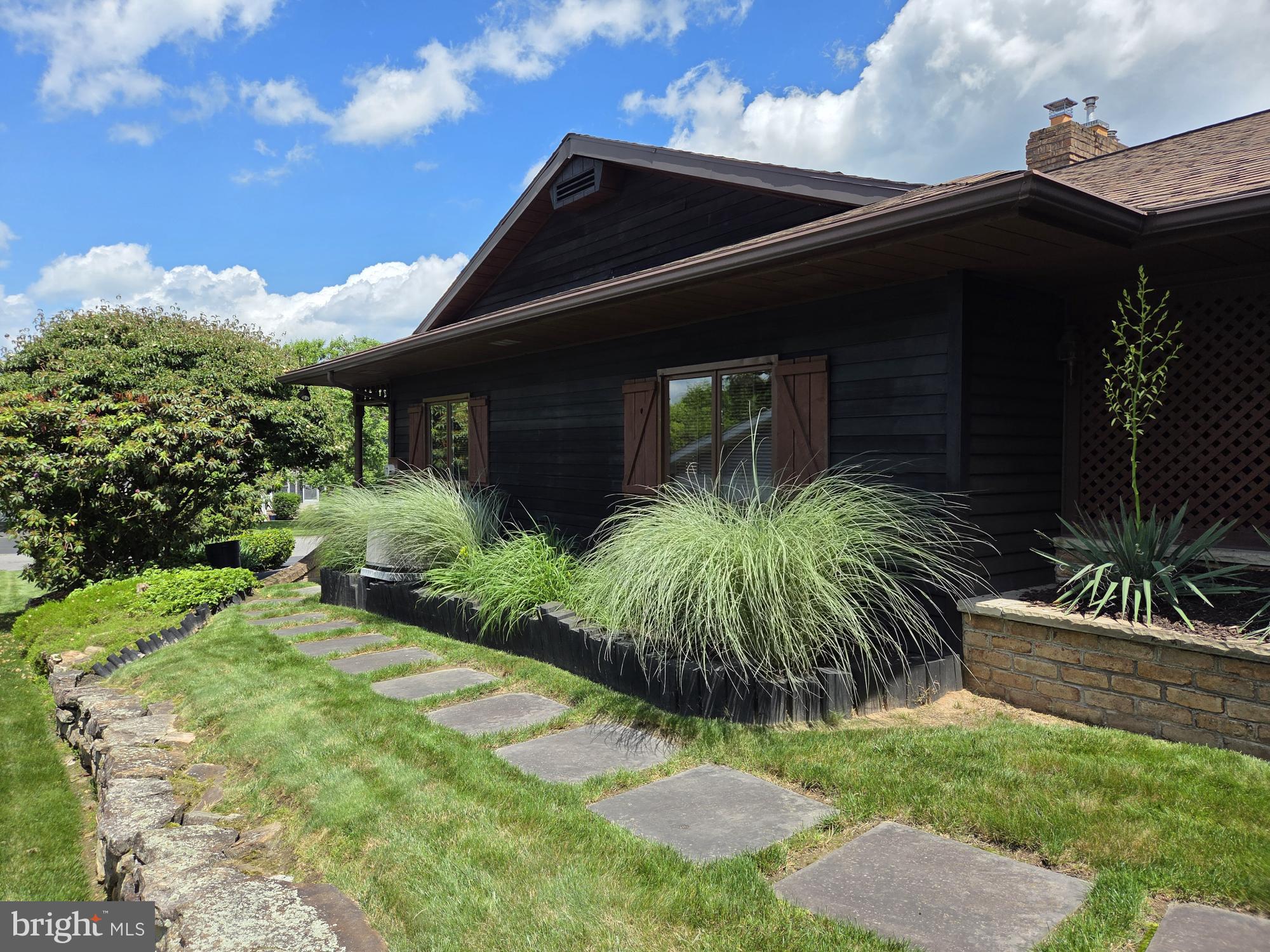 10 PINE ROAD