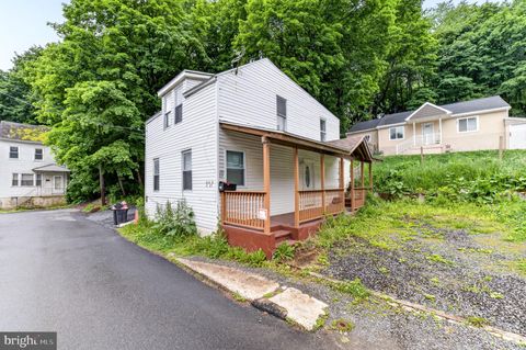 Homes For Sale - 605 N 8th Street<br/> POTTSVILLE, PA 17901
