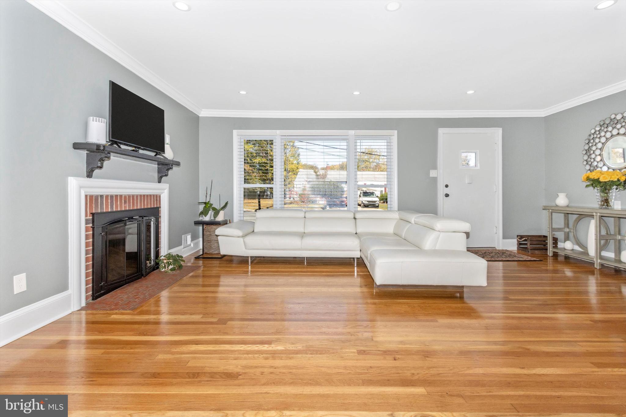 WHITE OAK MANOR - Residential