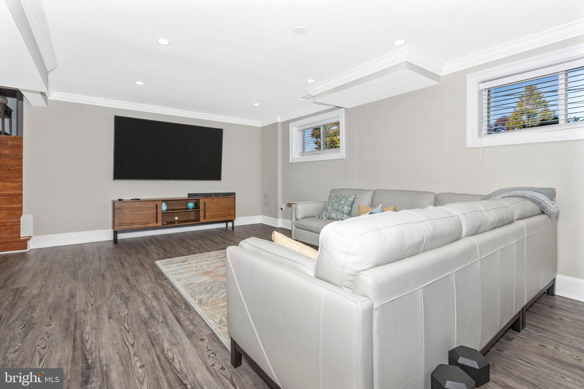 WHITE OAK MANOR - Residential