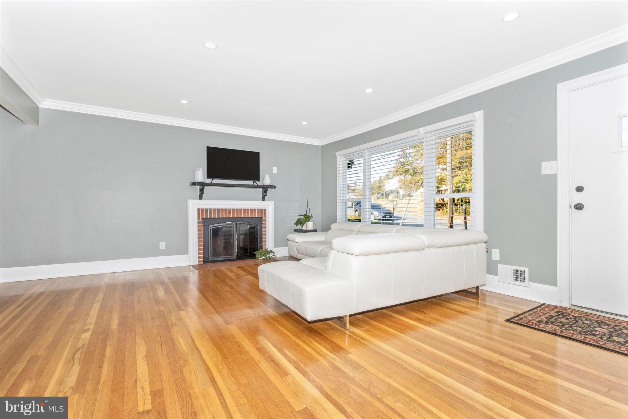 WHITE OAK MANOR - Residential