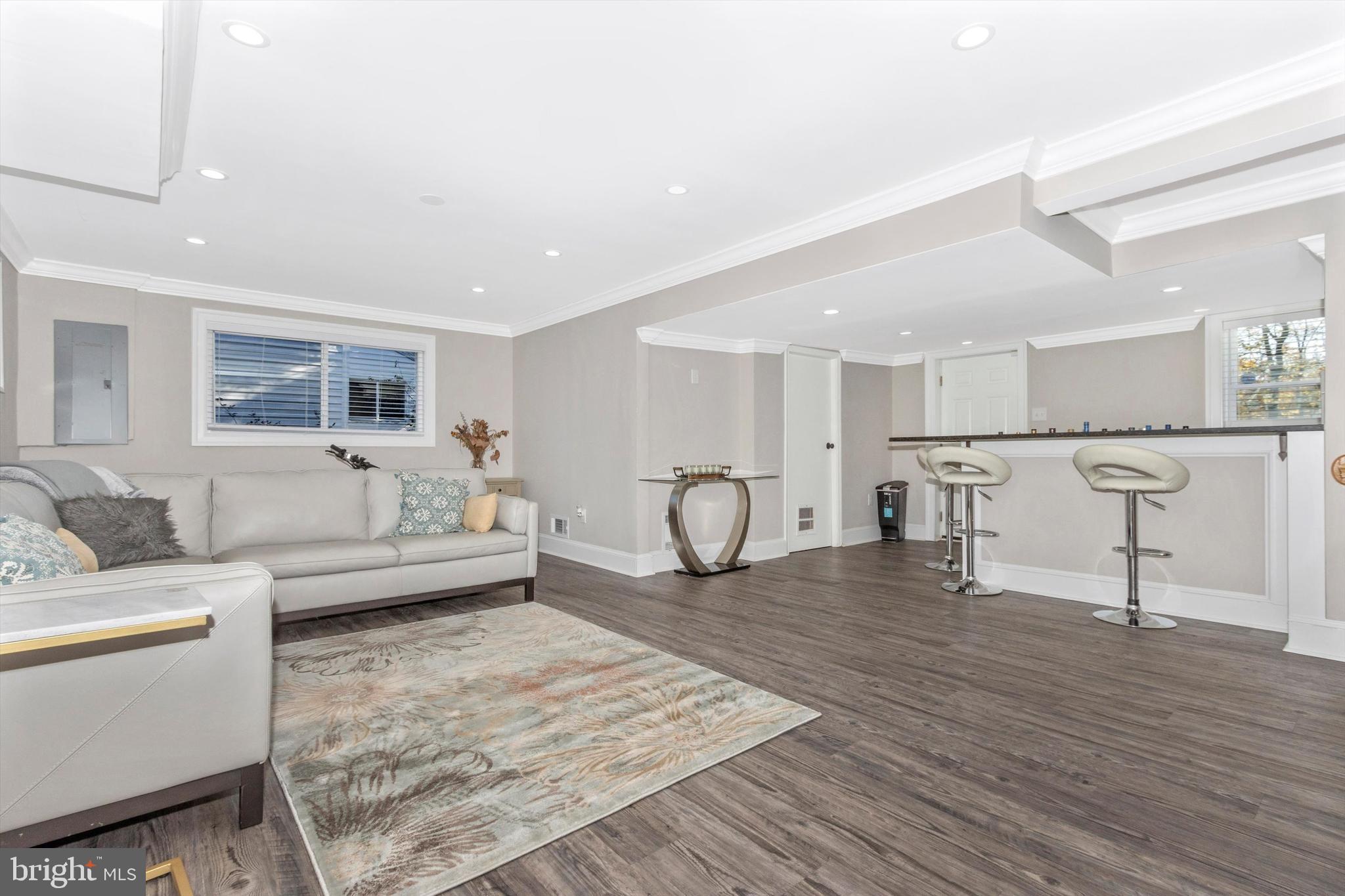 WHITE OAK MANOR - Residential