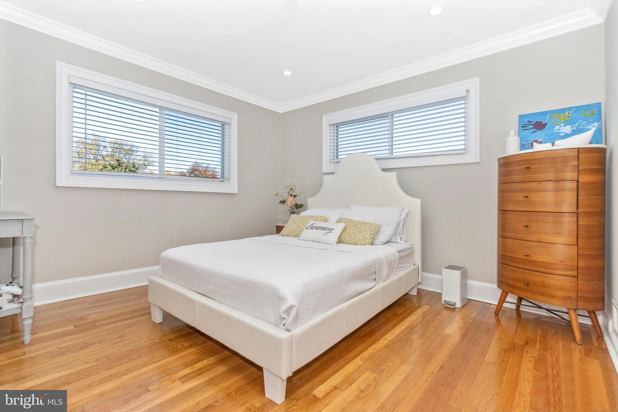 WHITE OAK MANOR - Residential