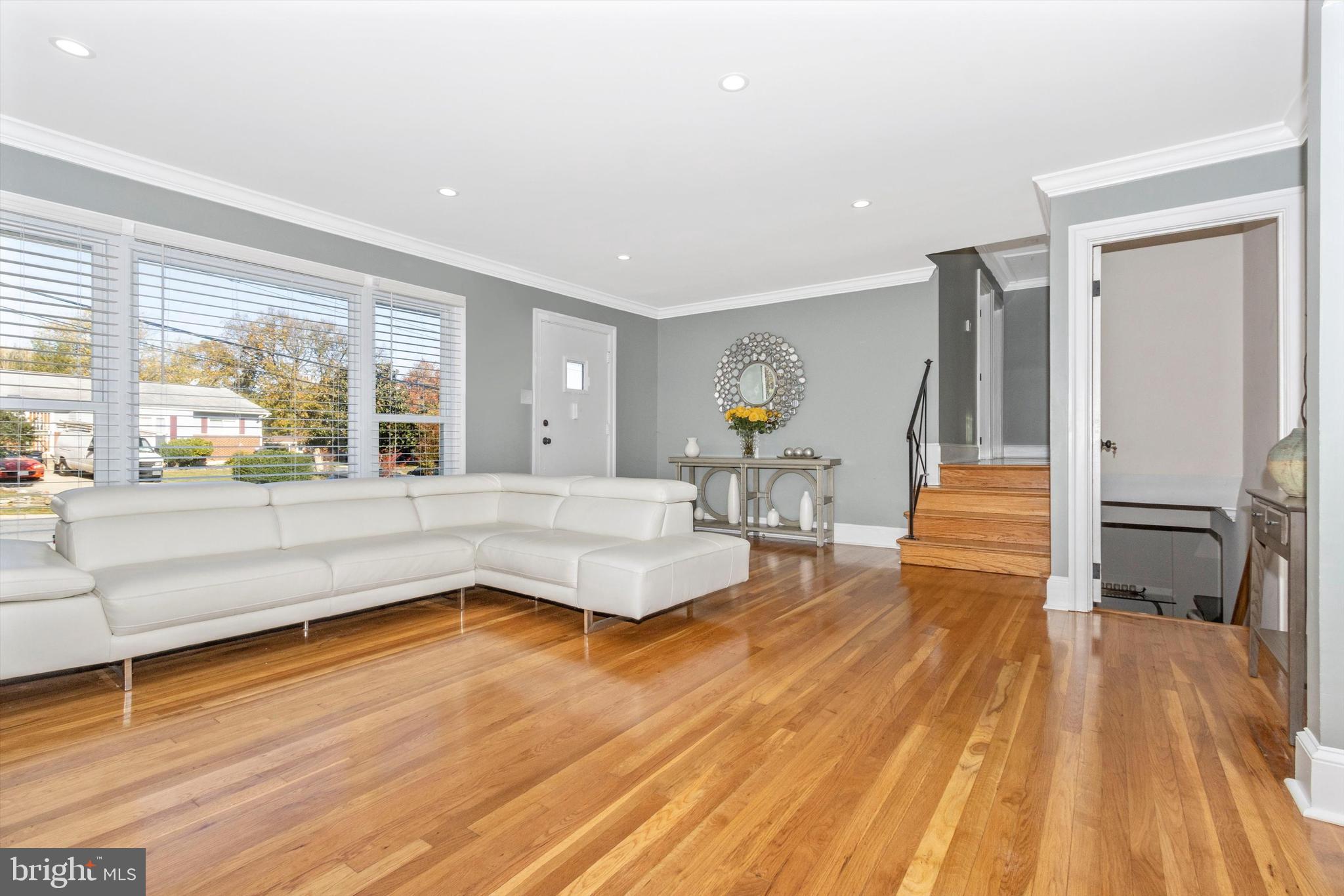 WHITE OAK MANOR - Residential