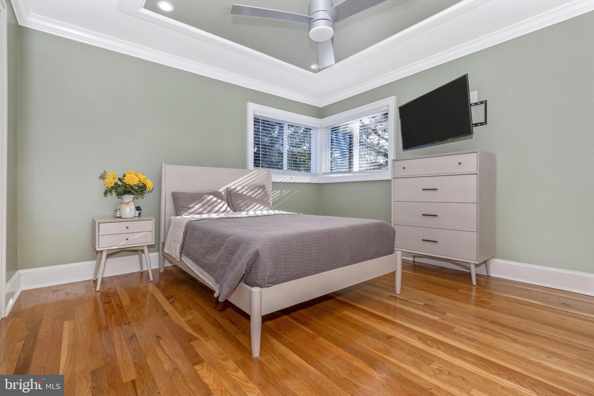 WHITE OAK MANOR - Residential