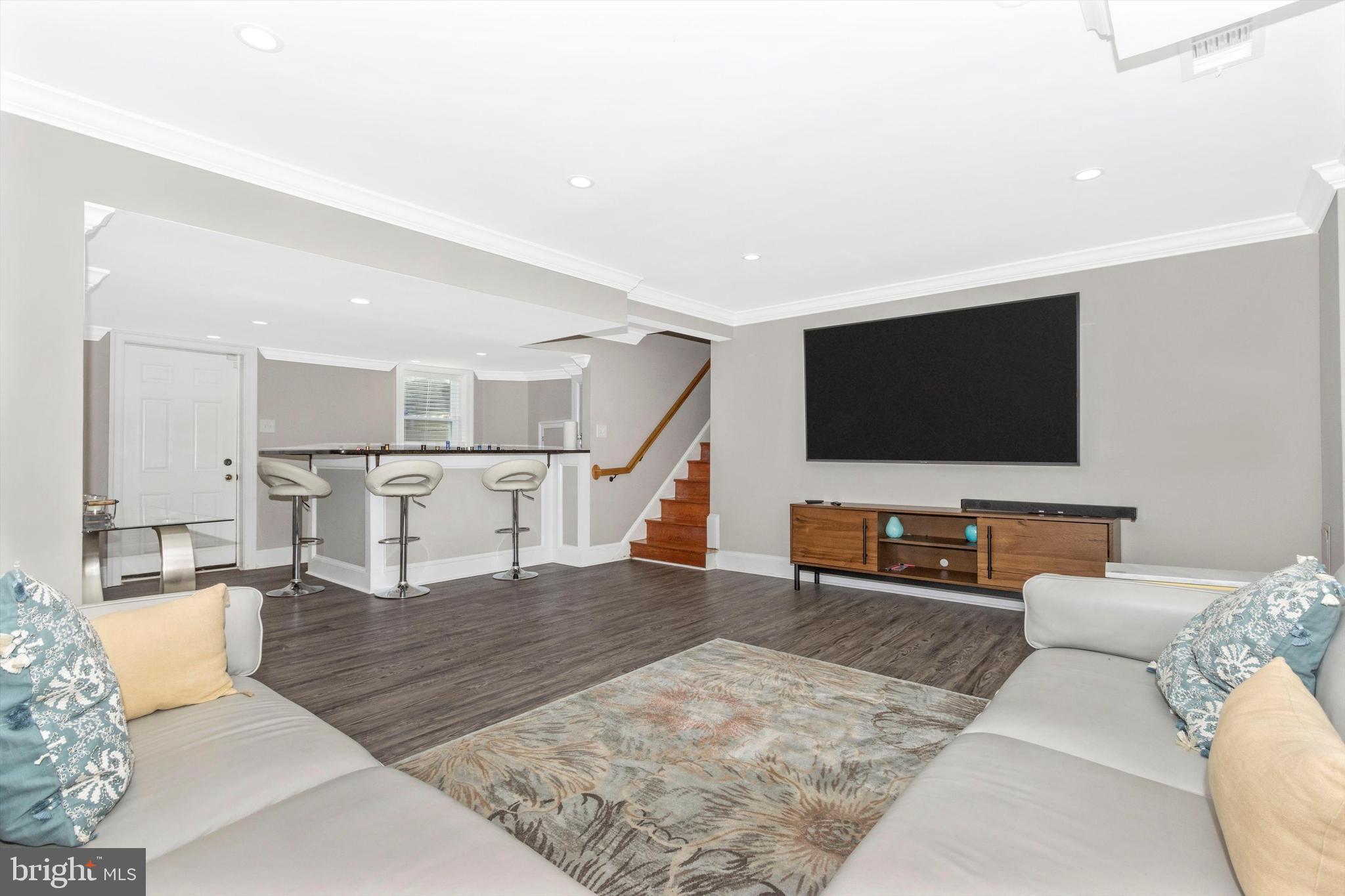 WHITE OAK MANOR - Residential