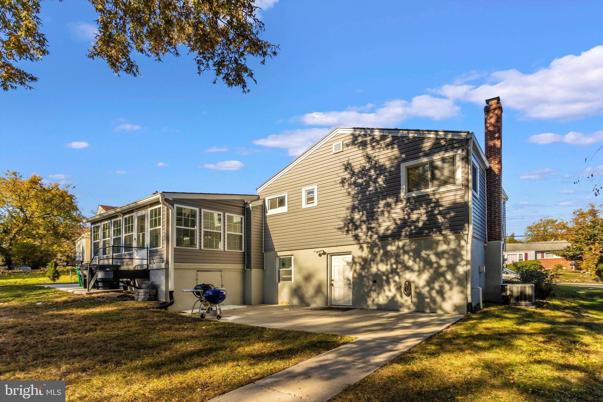 WHITE OAK MANOR - Residential