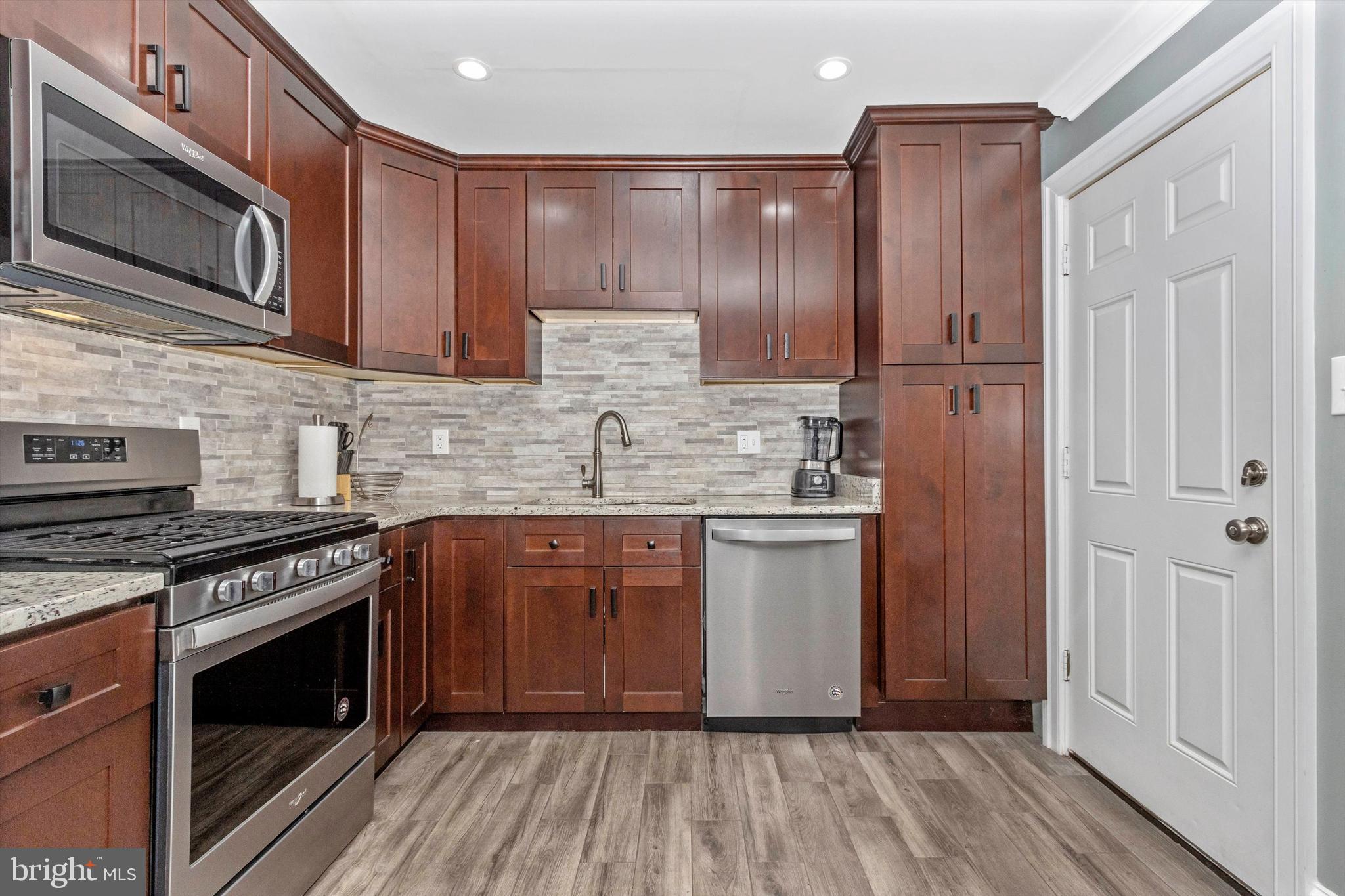 WHITE OAK MANOR - Residential