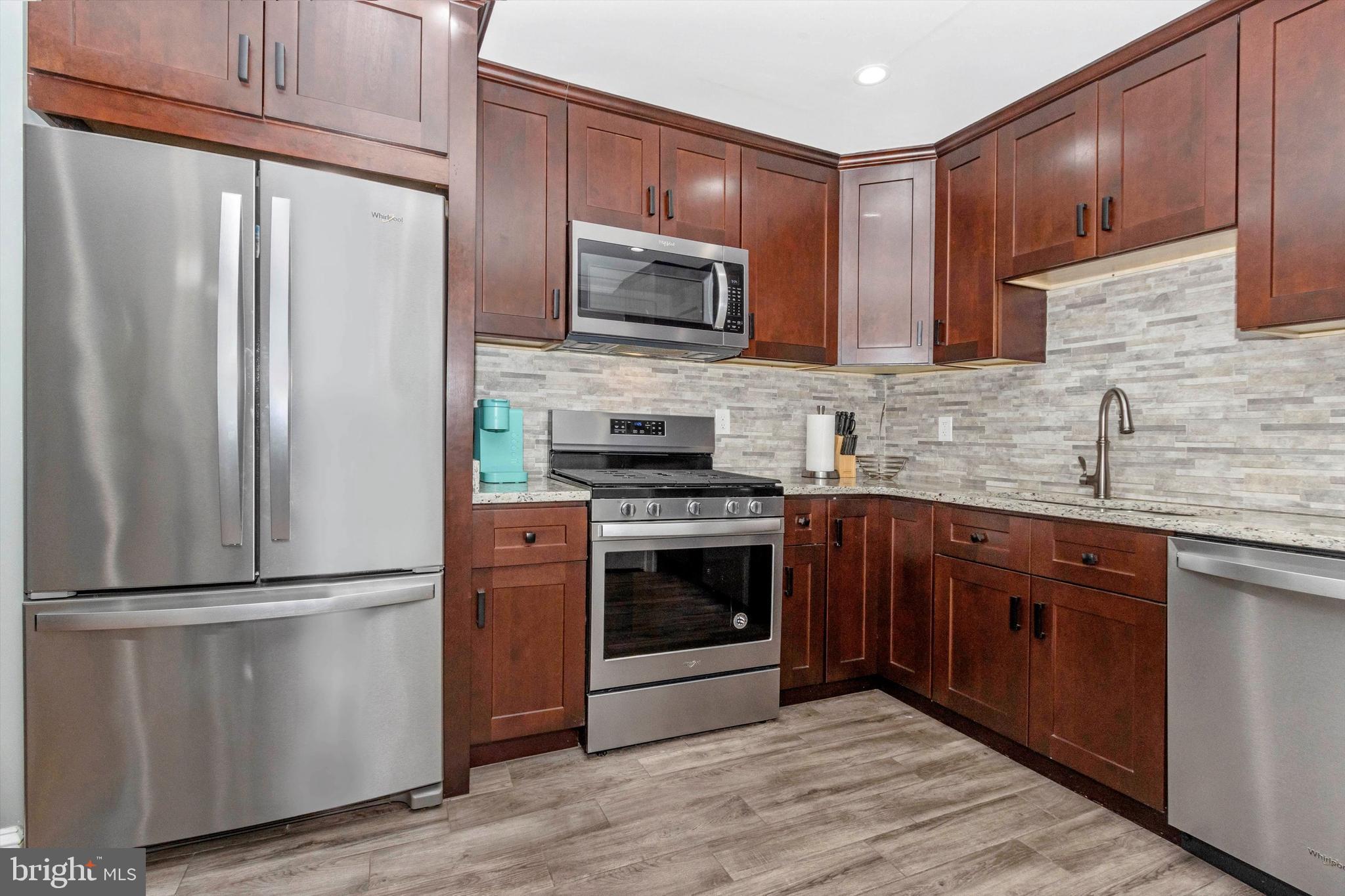 WHITE OAK MANOR - Residential