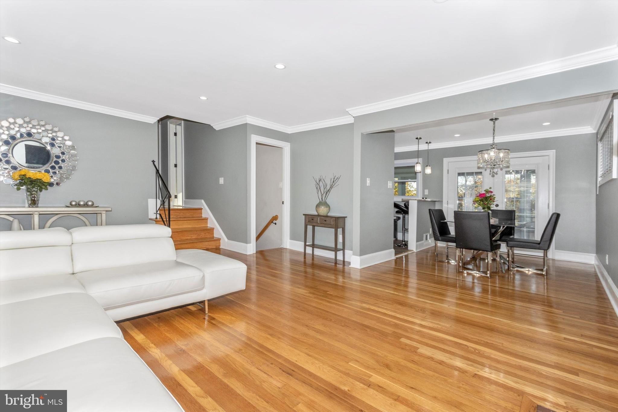 WHITE OAK MANOR - Residential