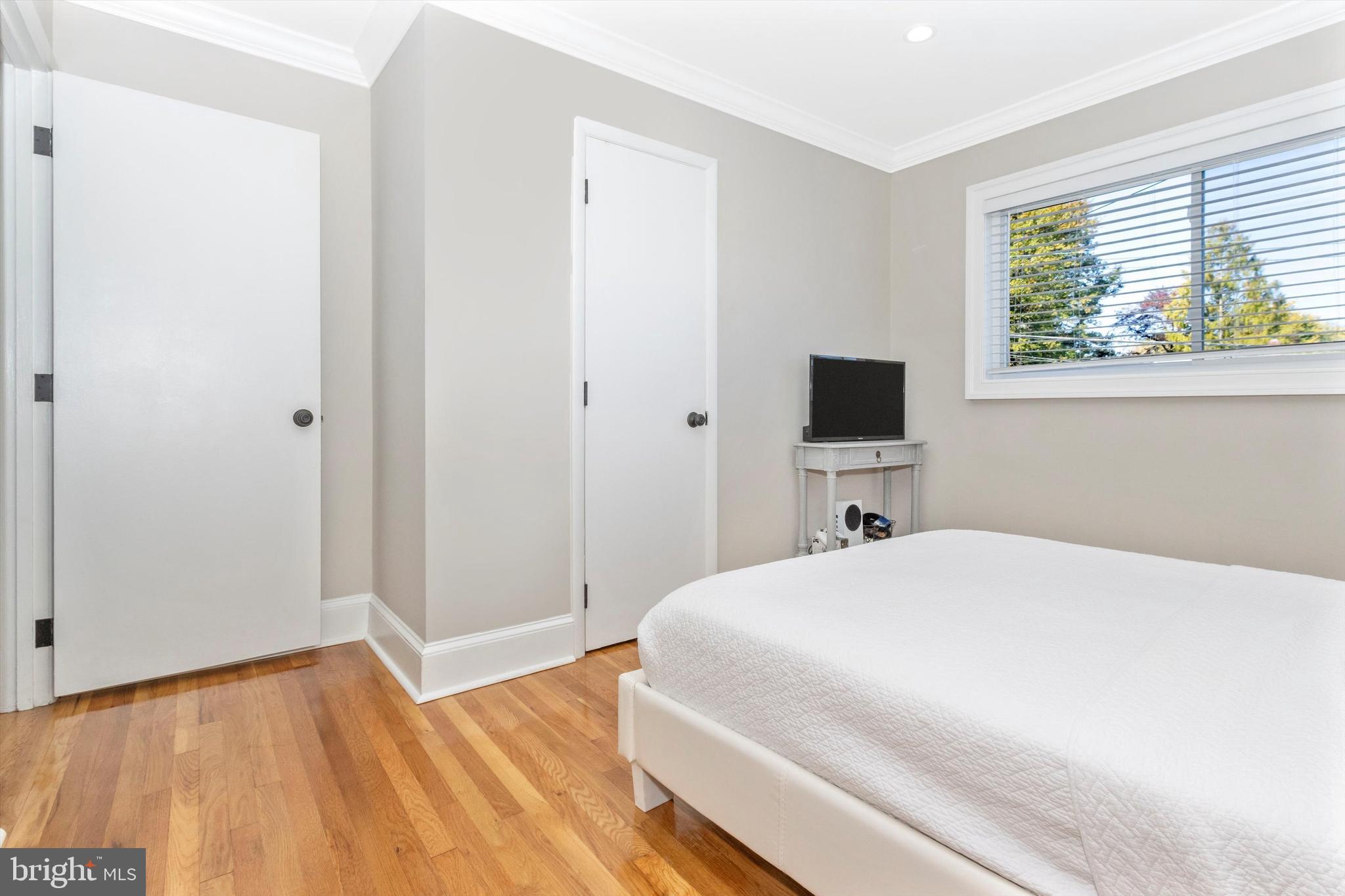 WHITE OAK MANOR - Residential