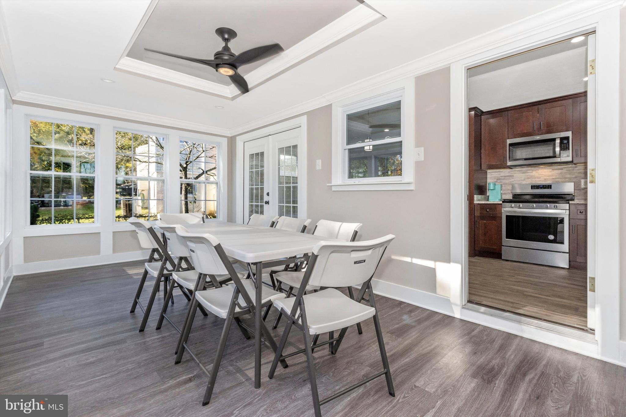 WHITE OAK MANOR - Residential