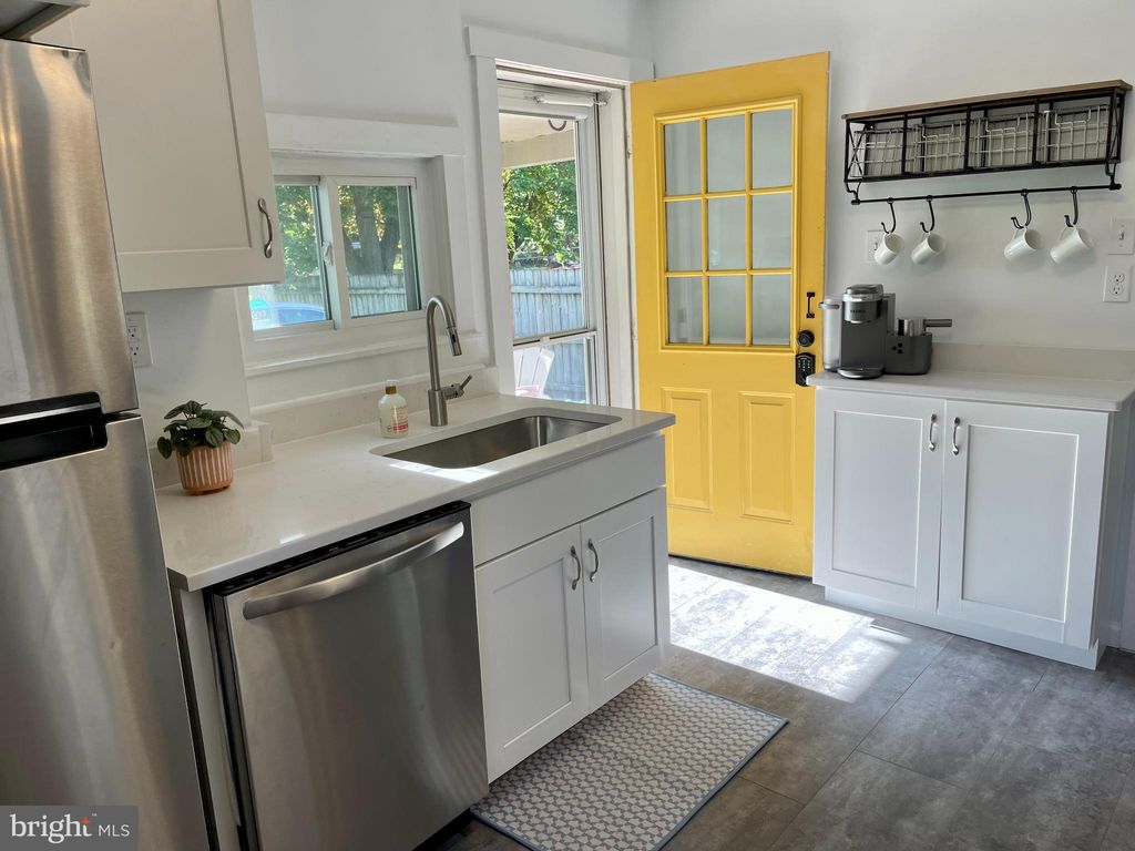 Photo of 334 N BROAD ST, LITITZ, PA 17543 (MLS # PALA2034176)