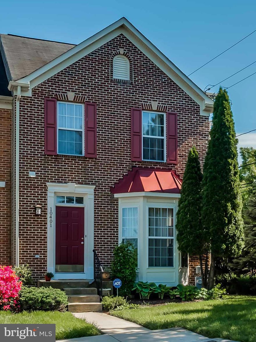 LOVELY END UNIT TOWNHOME IN A GATED COMMUNITY W/ EASY ACCESS TO TRANSPORTATION & SHOPPING. THIS 3 BR & 2.5 BA IS SURE TO PLEASE. THE EAT IN KIT IS EQUIPPED WITH 42' CABINETS FOR PLENTY OF SPACE. THE MASTER BR IS INVITING W/ A JETTED TUB IN THE MASTER BA. THE FULLY FINISHED BASEMENT IS SPACIOUS TO INCLUDE AN OFFICE AND A ROUGH IN BA. COMM AMMEN INCLUDING SEVERAL TOT LOTS AND A BASKETBALL COURT!