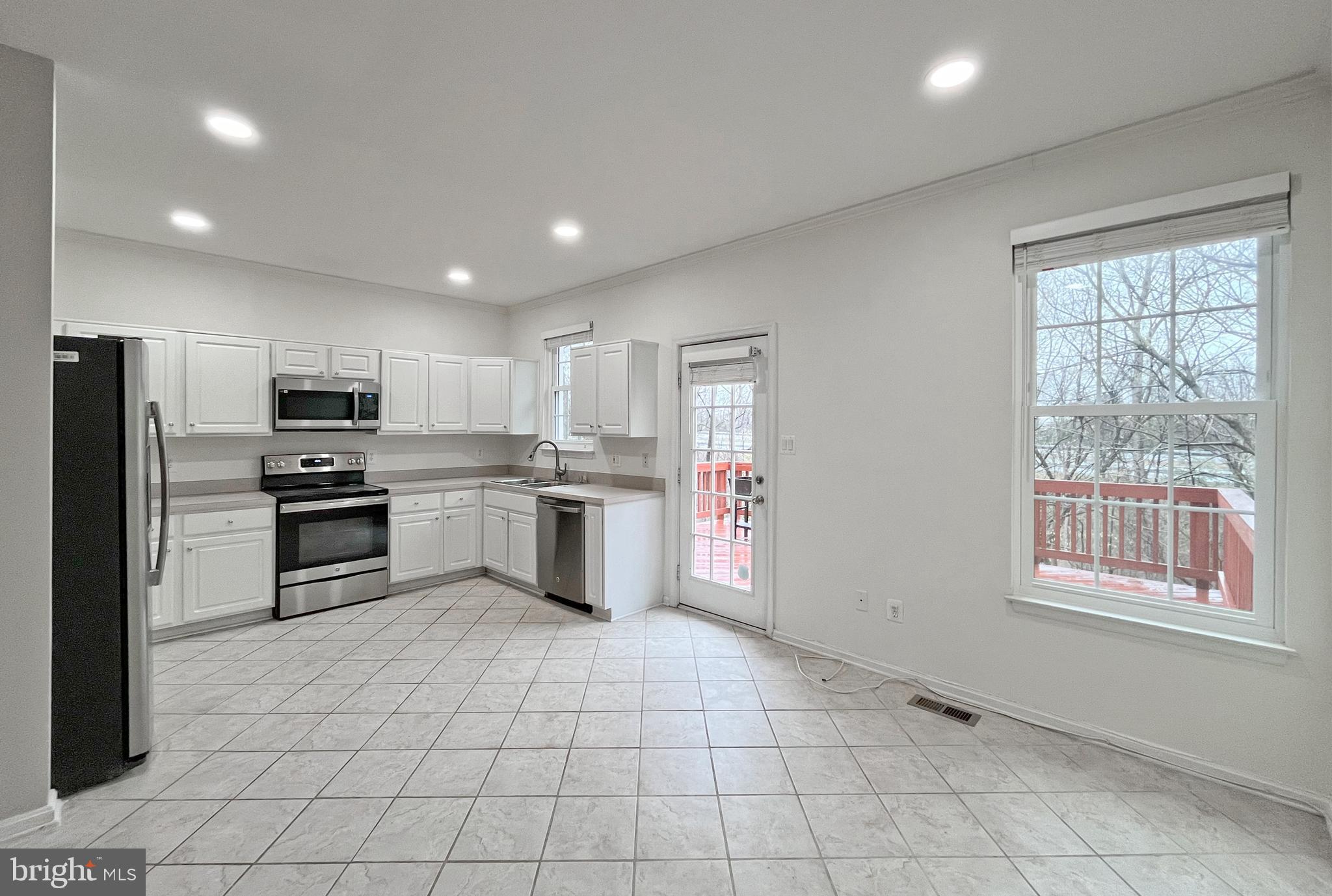 BROADLANDS - Residential Lease