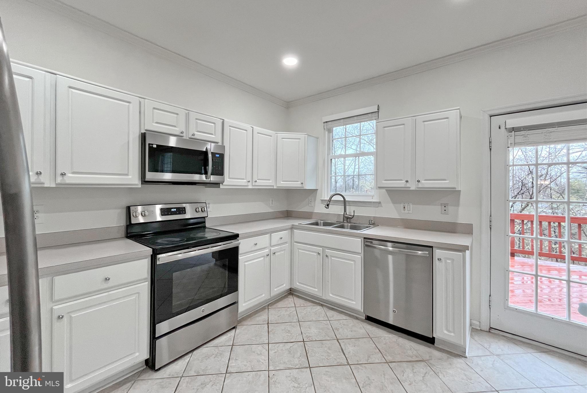 BROADLANDS - Residential Lease