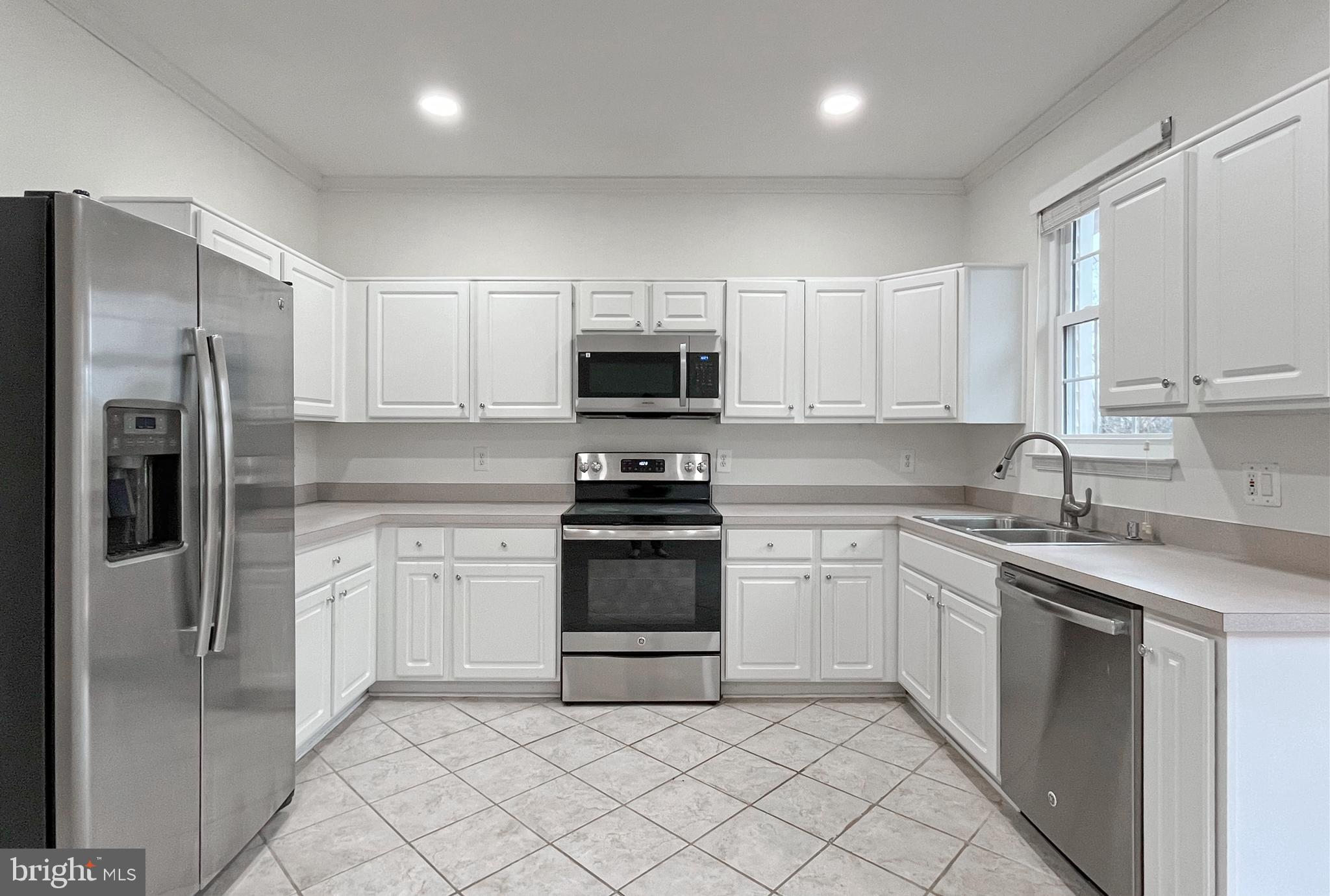 BROADLANDS - Residential Lease