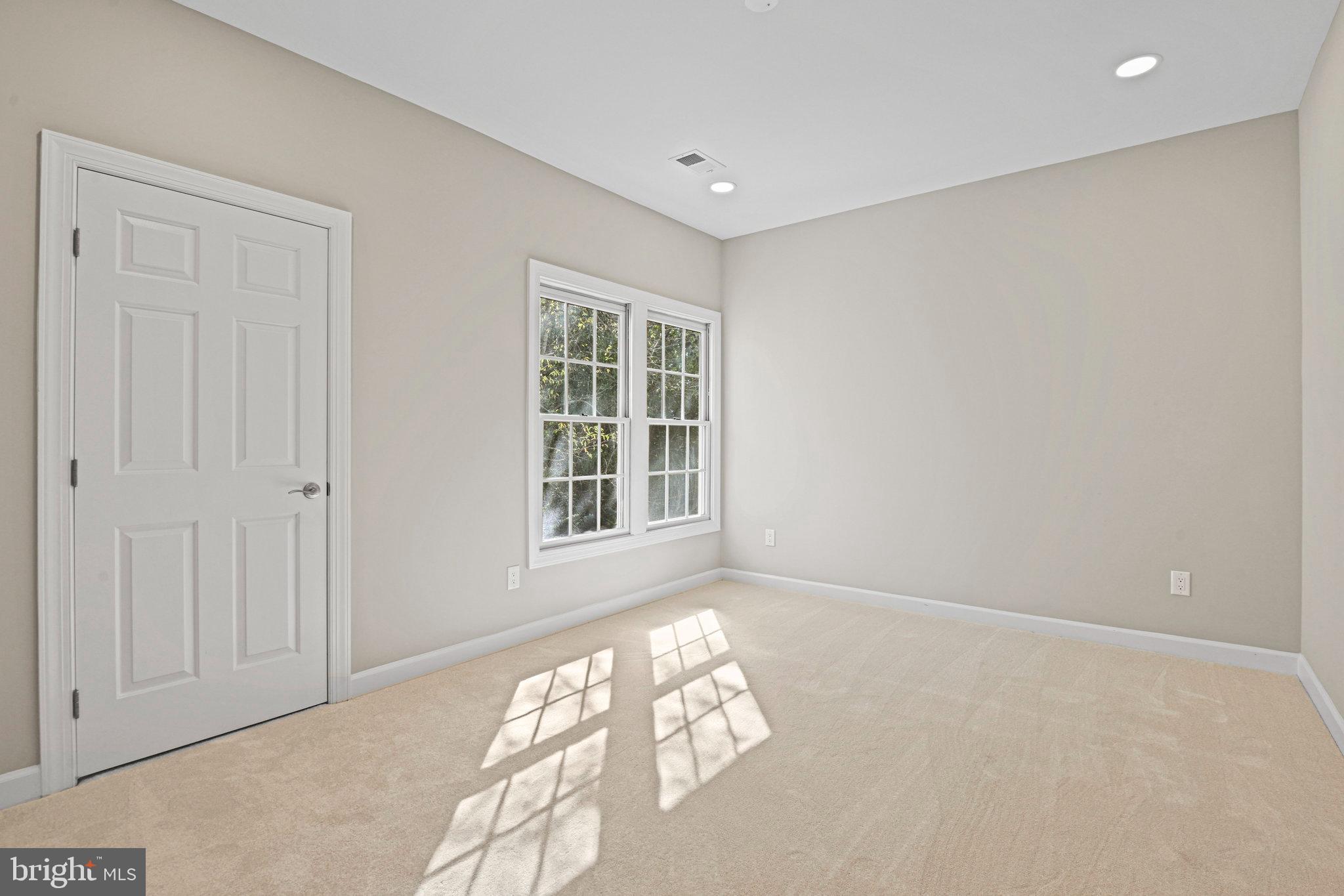 COURTHOUSE COMMONS - Residential