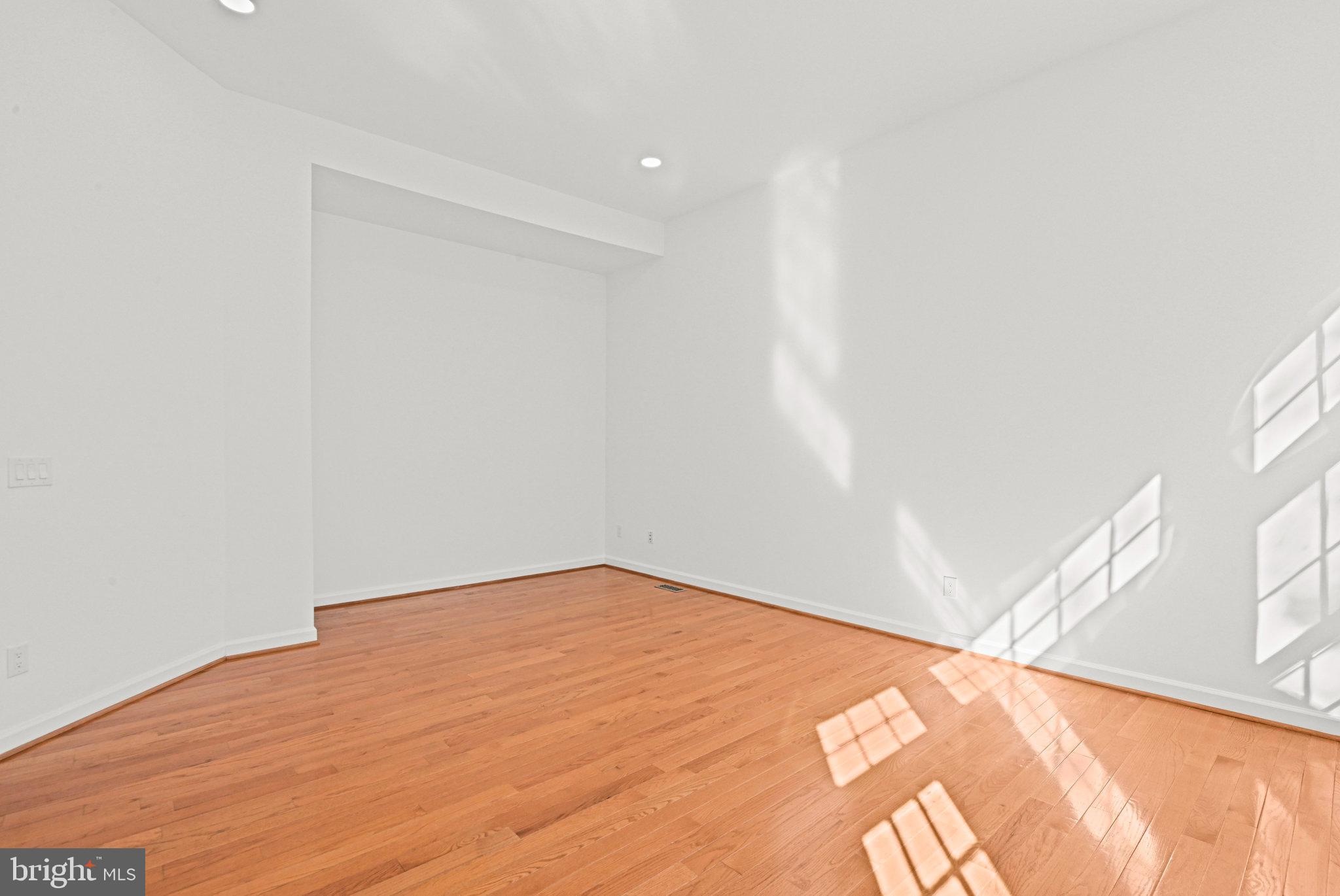 COURTHOUSE COMMONS - Residential