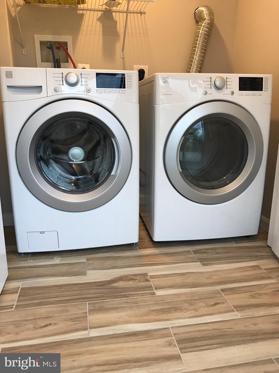 WOODSIDE - Residential