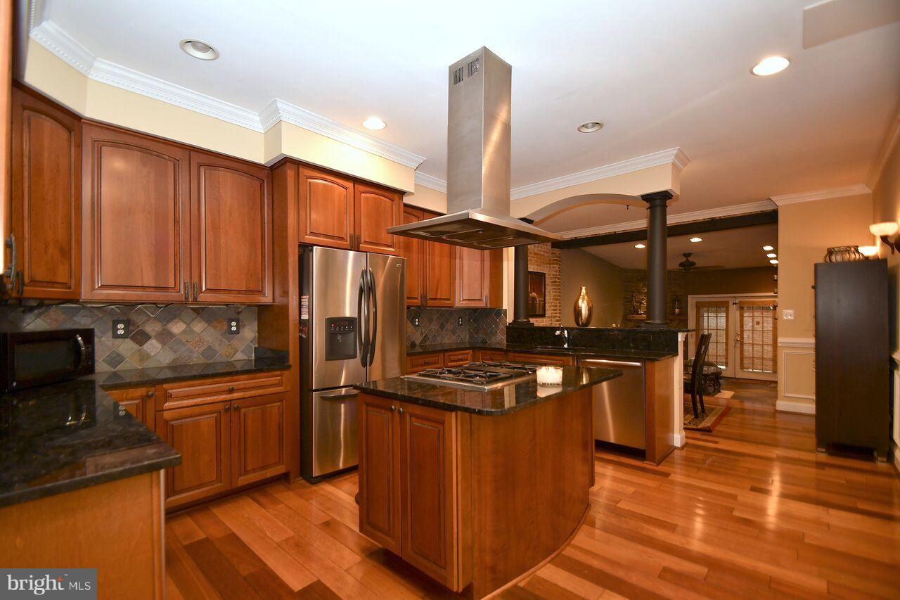 HIGHLANDTOWN - Residential Lease