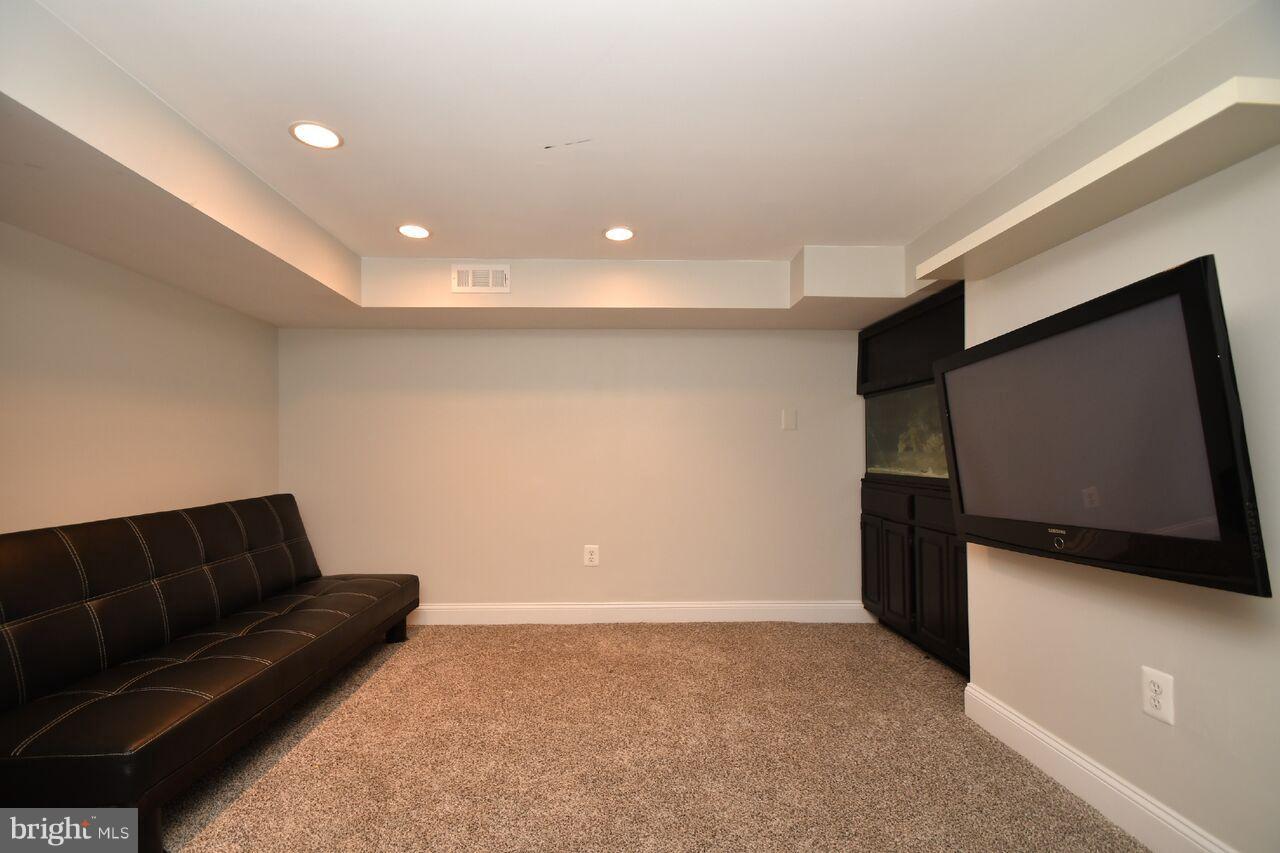 HIGHLANDTOWN - Residential Lease