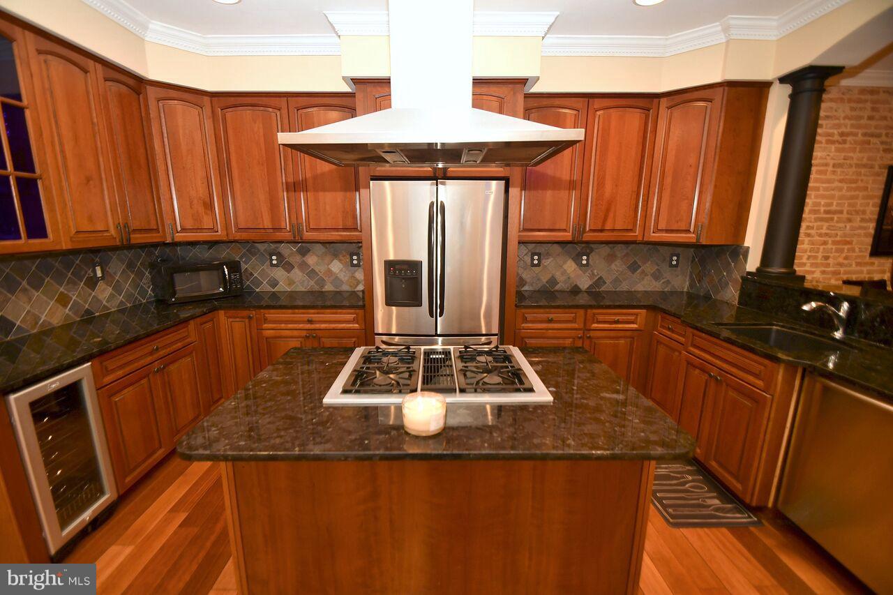 HIGHLANDTOWN - Residential Lease