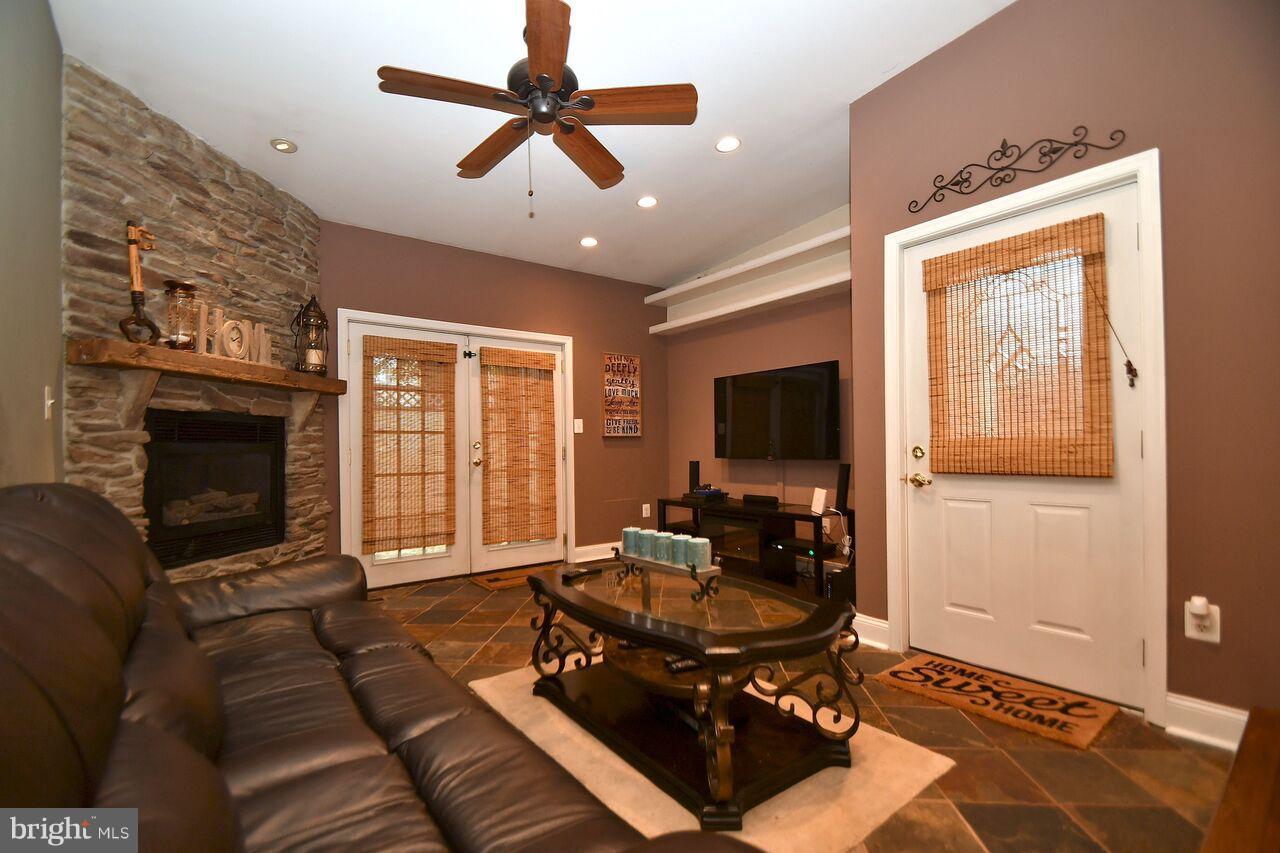 HIGHLANDTOWN - Residential Lease