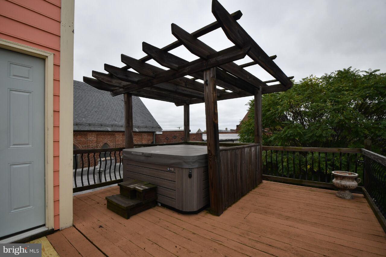 HIGHLANDTOWN - Residential Lease