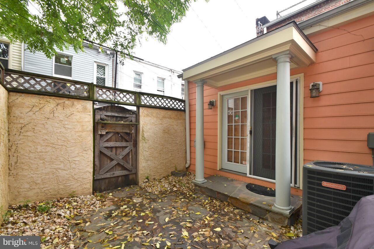 HIGHLANDTOWN - Residential Lease