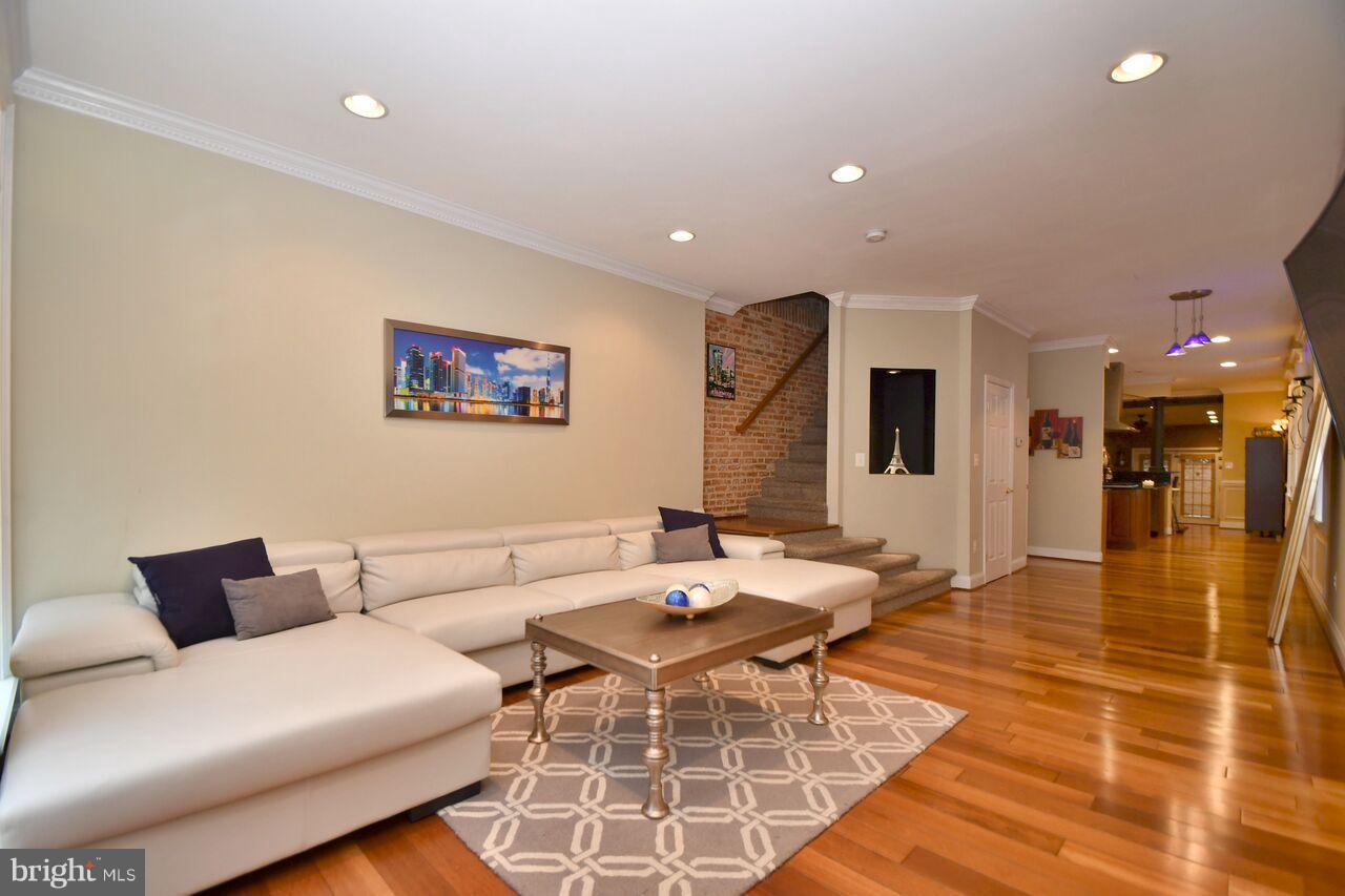 HIGHLANDTOWN - Residential Lease