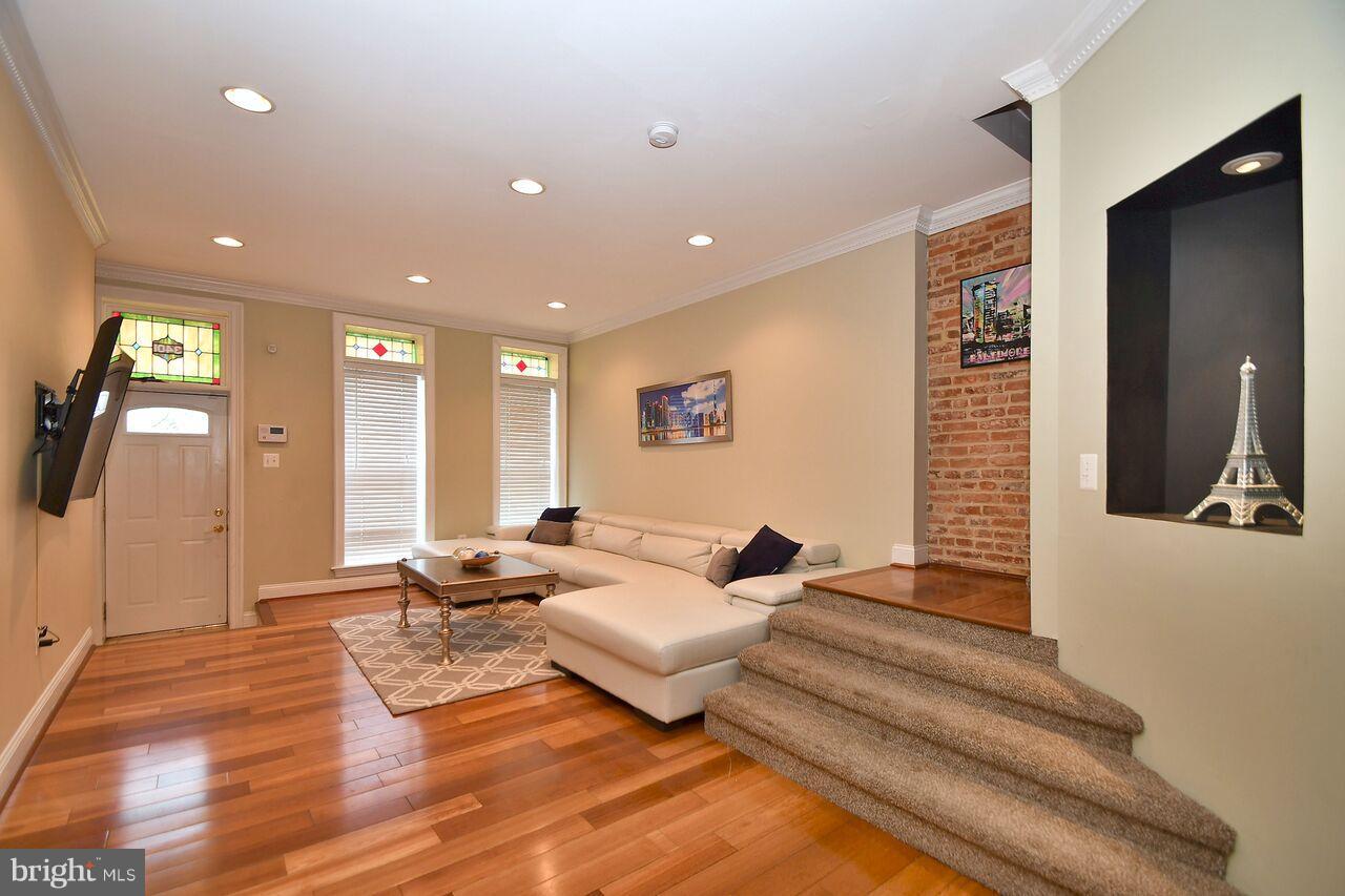 HIGHLANDTOWN - Residential Lease