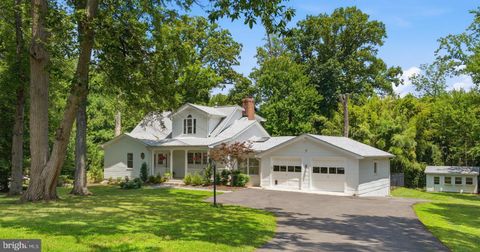 Photo of 2627 Five Oaks Road, VIENNA, VA 22181 (MLS # VAFX2325652)