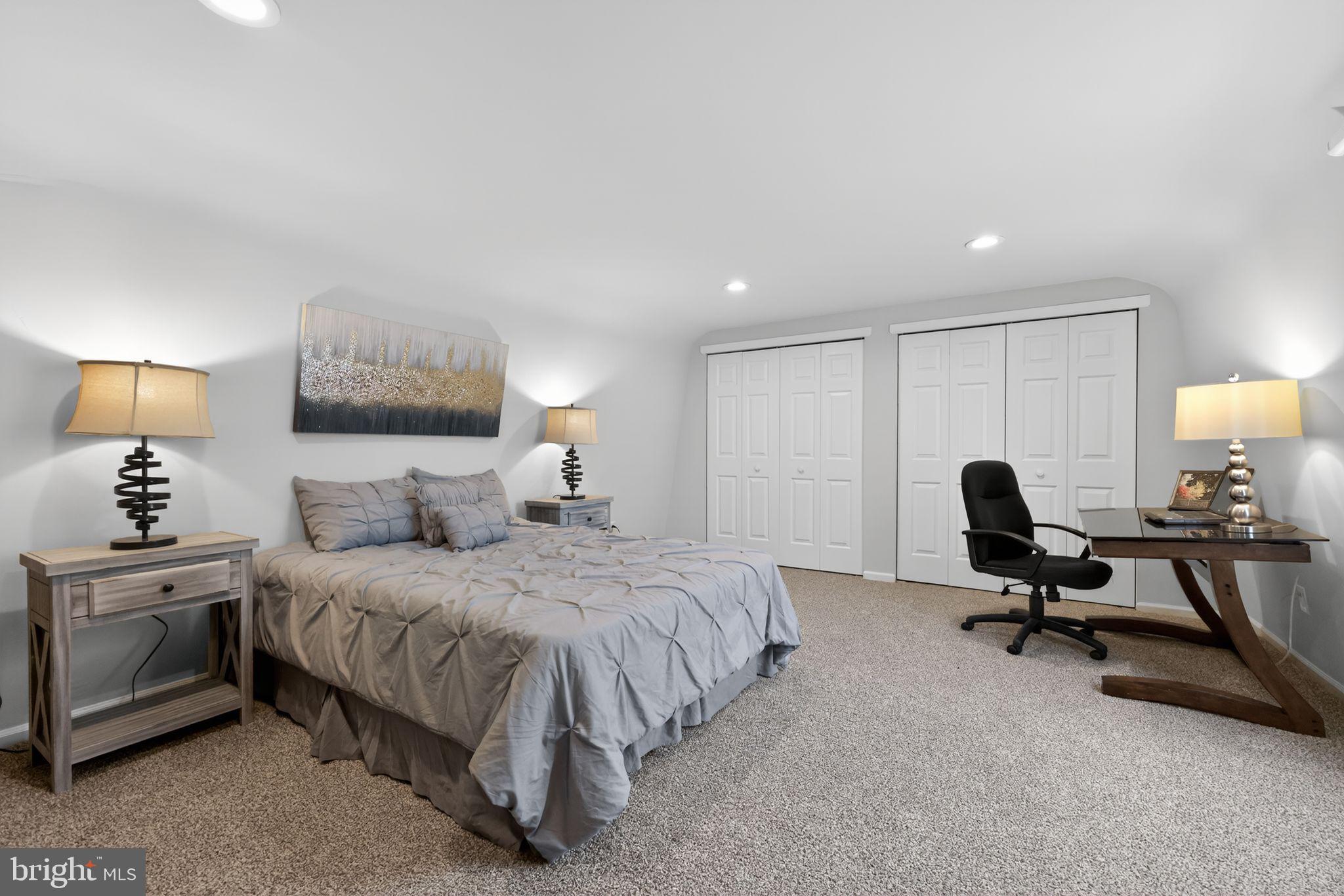 YARDLEY CORNERS - Residential