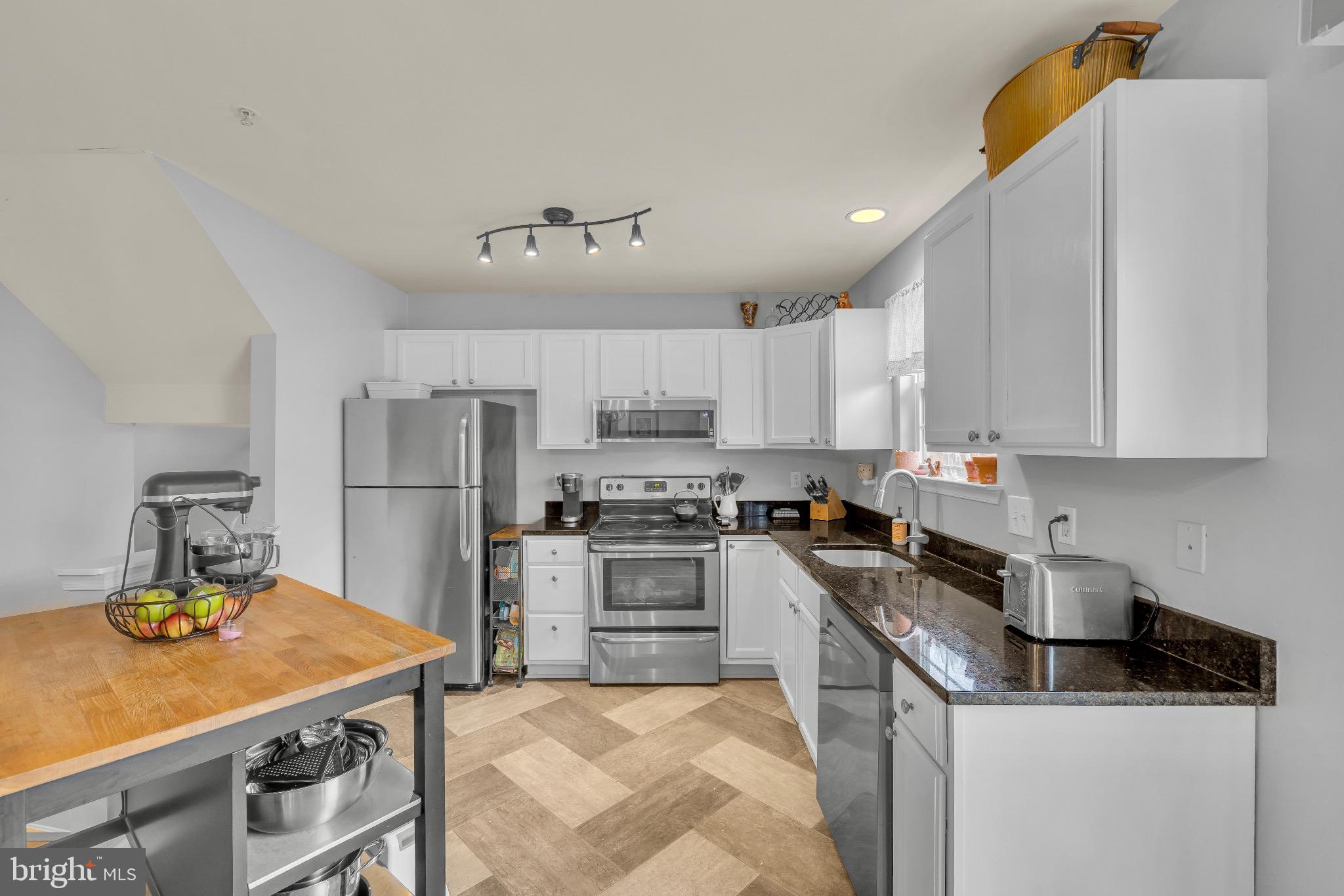 SEVEN OAKS - Residential