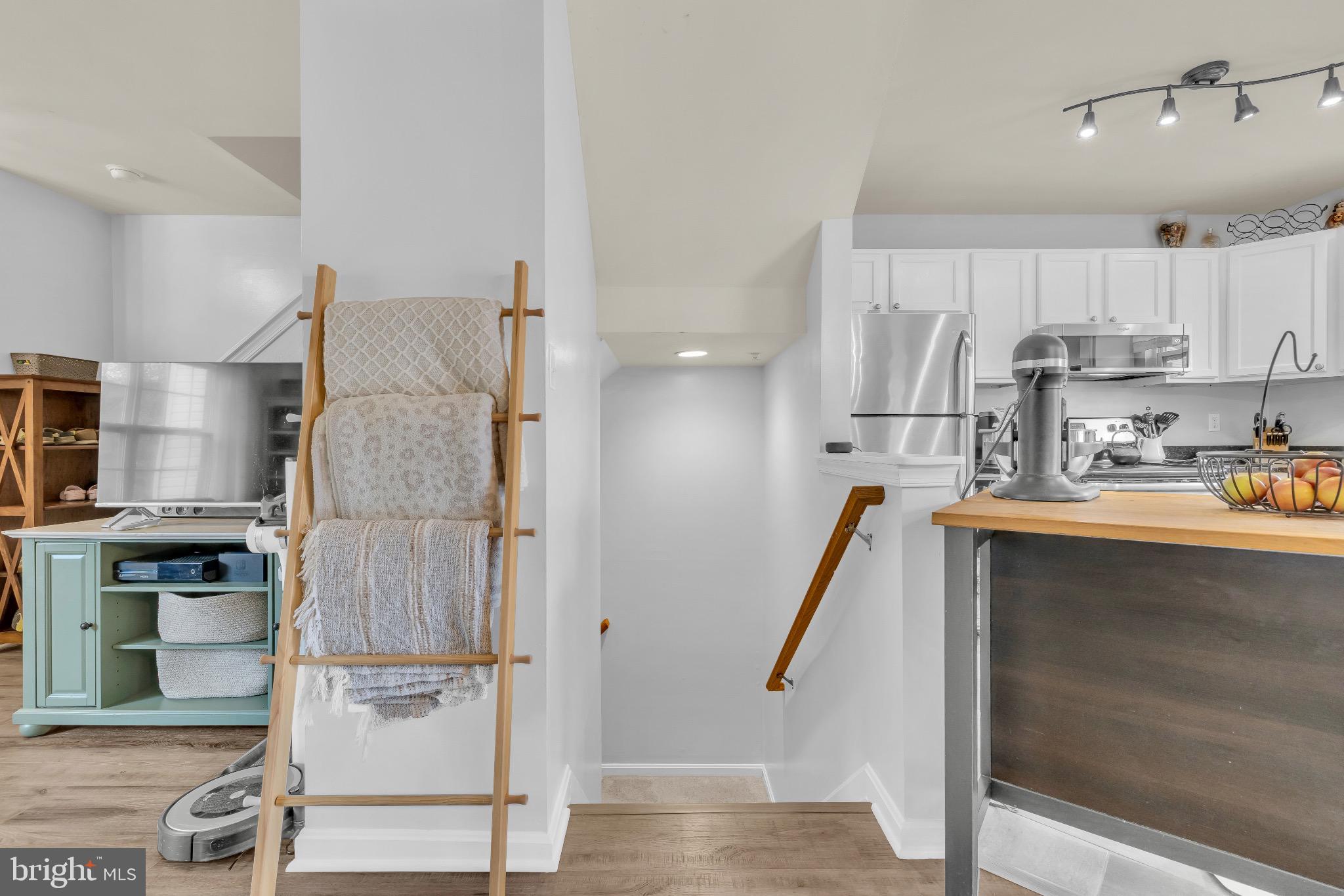 SEVEN OAKS - Residential