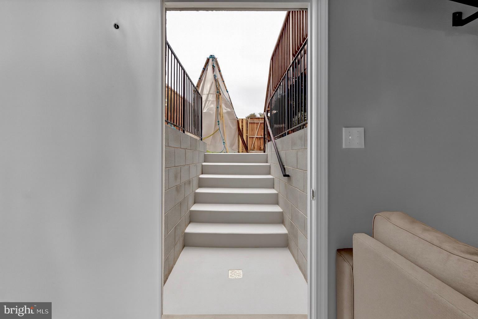 SEVEN OAKS - Residential