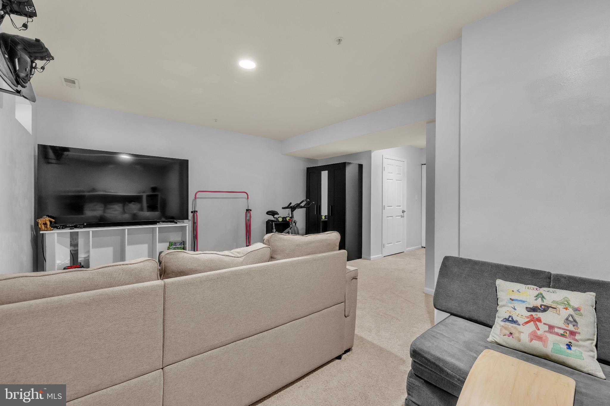 SEVEN OAKS - Residential