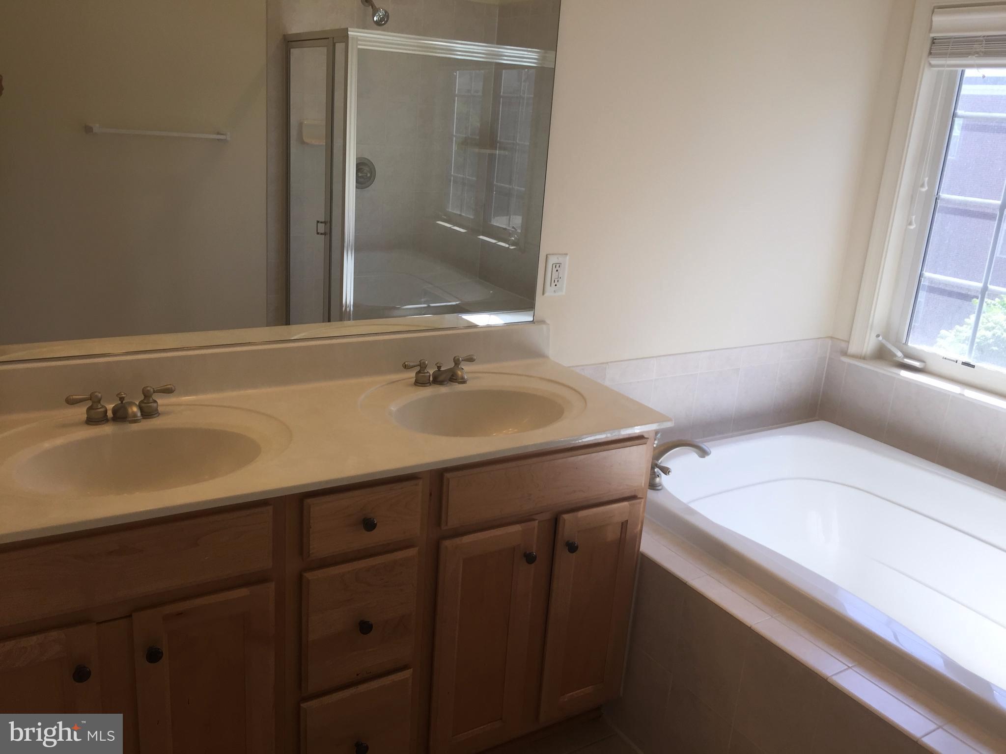 GREAT OAK - Residential Lease