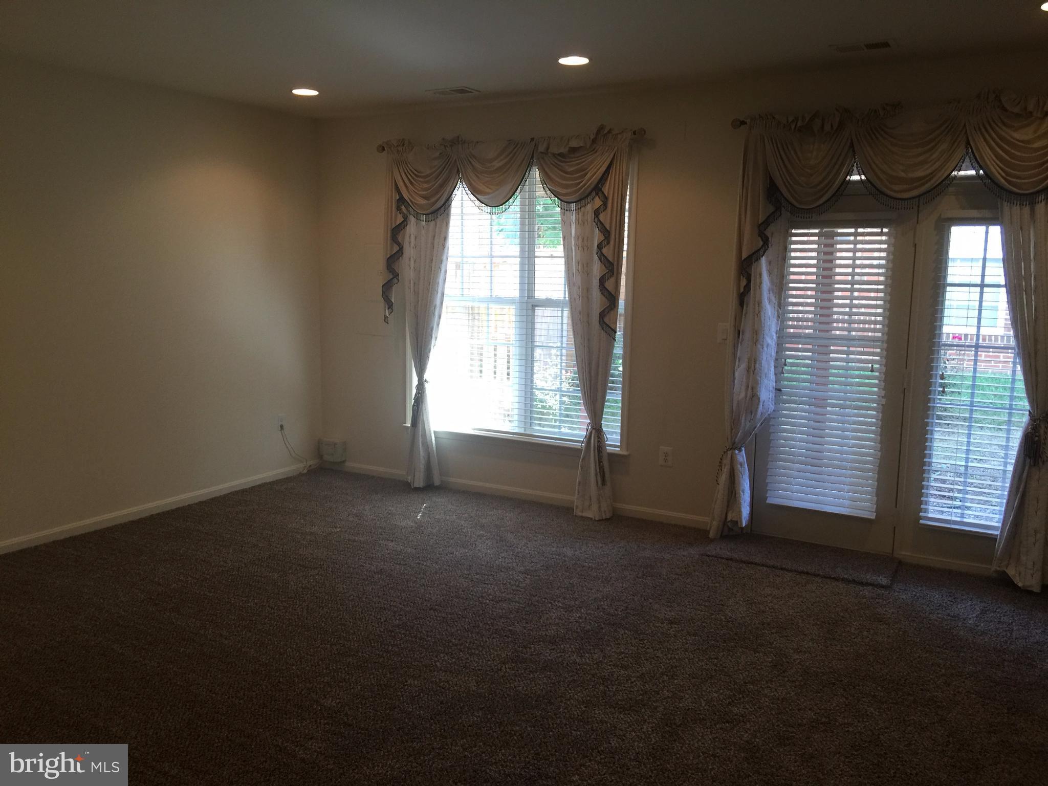 GREAT OAK - Residential Lease