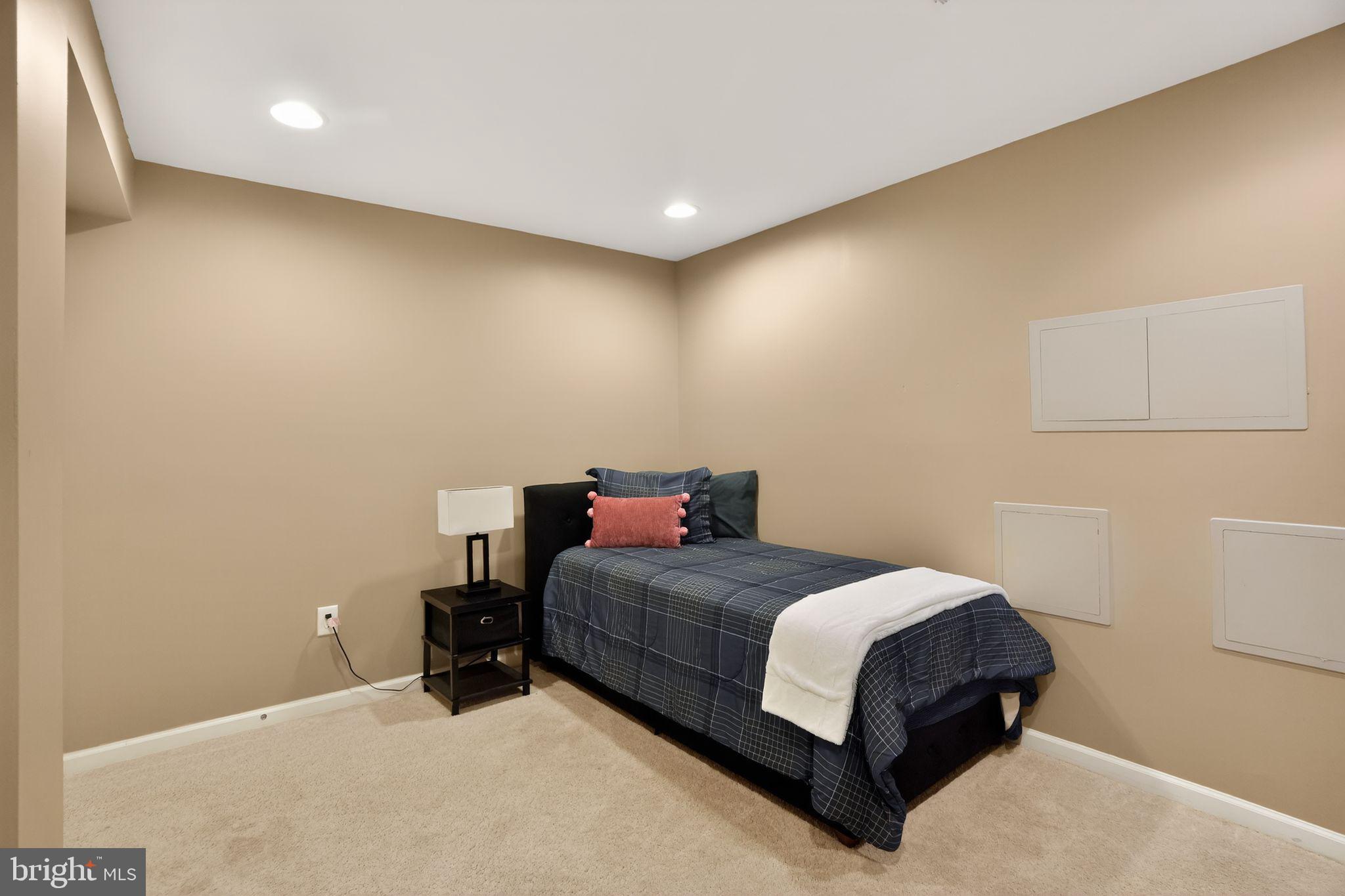 HANOVER WOODS - Residential