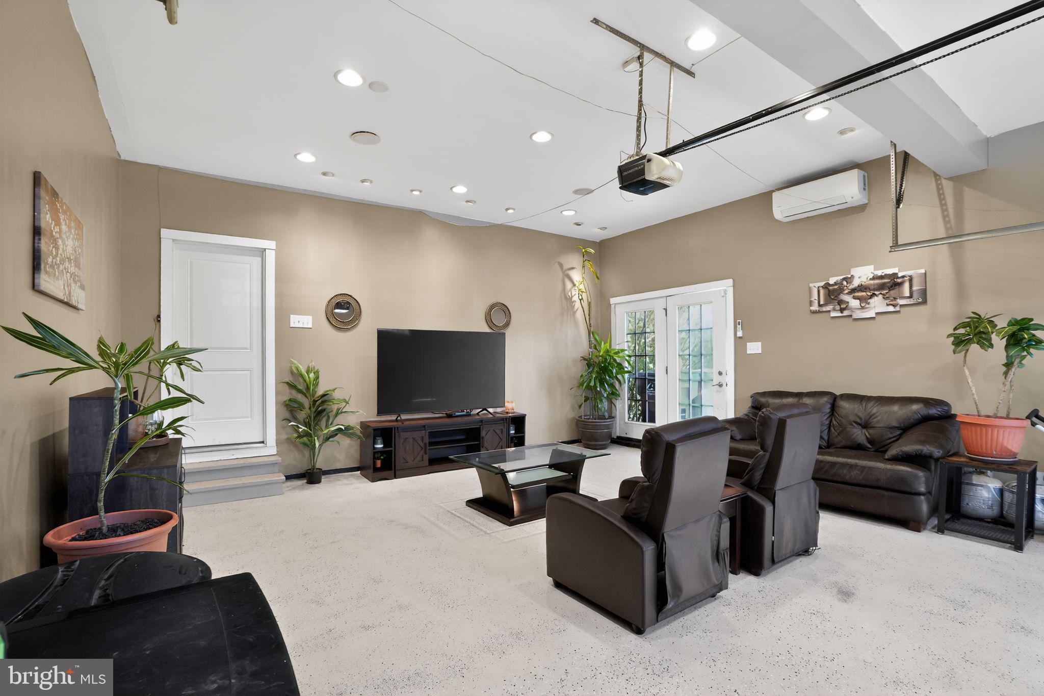 HANOVER WOODS - Residential
