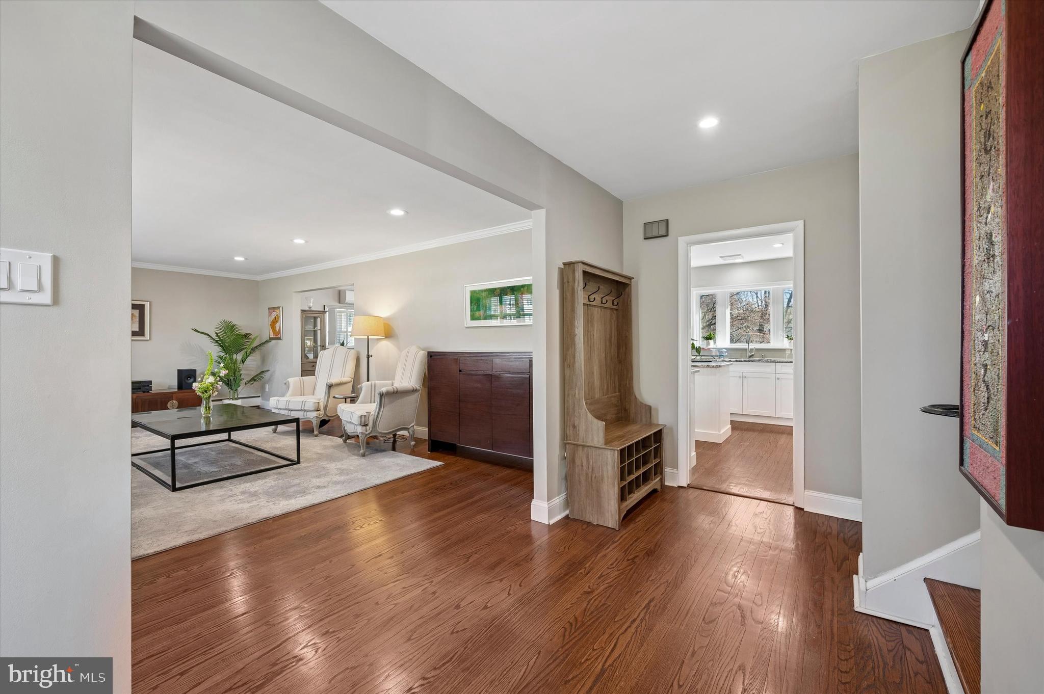 1721 SHERWOOD CIRCLE