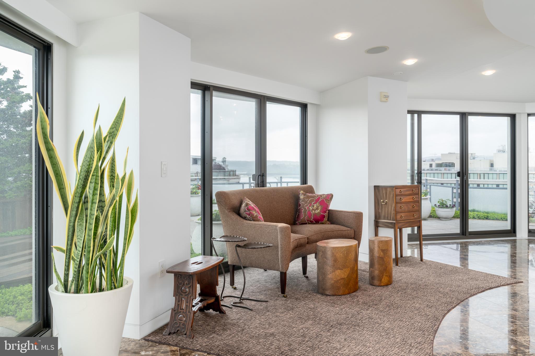 FOGGY BOTTOM - Residential